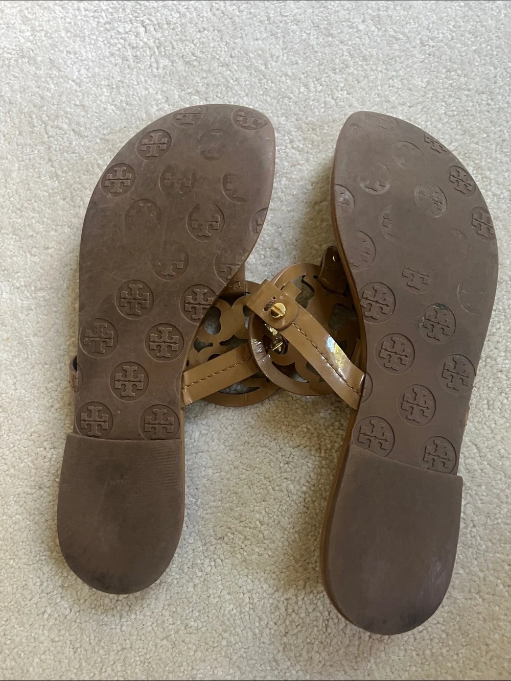 Tory Burch Patent Logo Thong Sandals in Brown